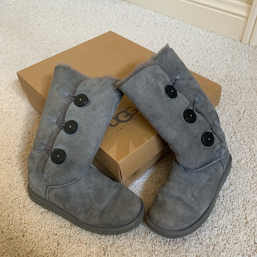 Gray button up Uggs